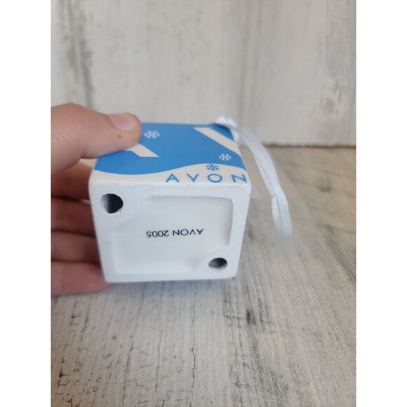 Avon 2005 white box limited edition ornament Xmas - Picture 4 of 6